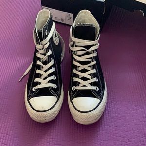 Black converse one star